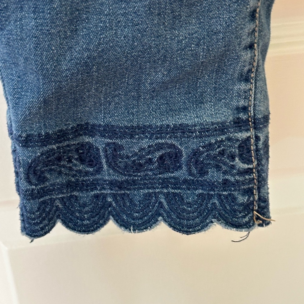 Papagallo Phoebe Paisley Embroidered Hem Ankle Jeans - Picture 11 of 16